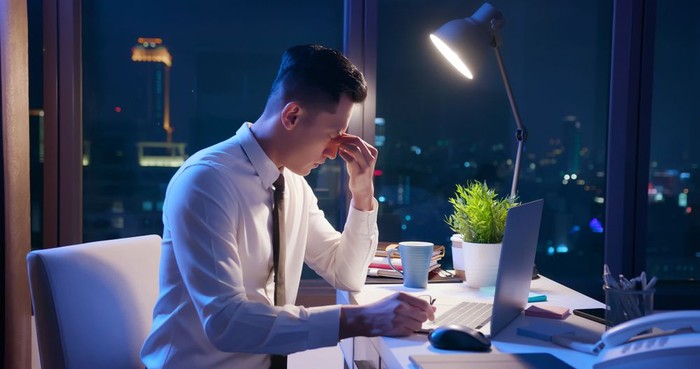 Betulkah Bekerja Lembur Dapat Memicu Penyakit Jantung? Ini Penjelasan Dokter Spesialis Jantung